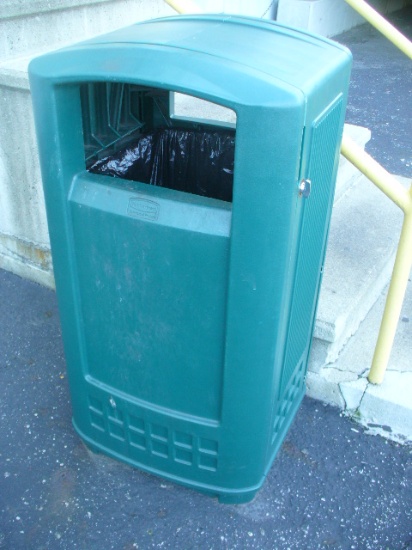 Exterior Trash Can 35 gallon