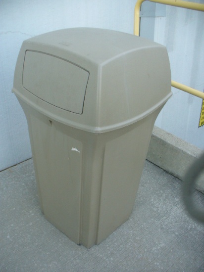 Exterior Trash Can 35 gallon