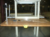 Adjustable work table (2'8