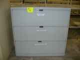 Metal 3 drawer file cabinet (3'6