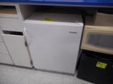 REFRIGERATOR 1/2 SIZE