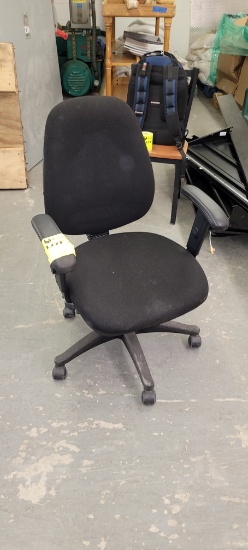 SWIVEL OFFICE CHAIR