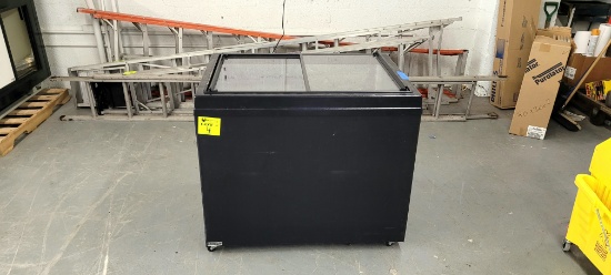 CHEST COOLER/FREEZER ADJUSTS FROM 0 TO 45 DEGREES 42"W X 30"D X 36"H
