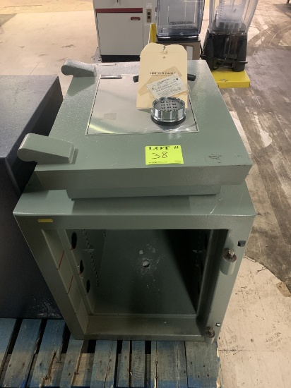 SAFE 25X28X32 W/ COMBINATION