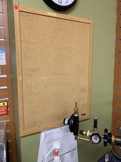 BULLETIN BOARD 17X23