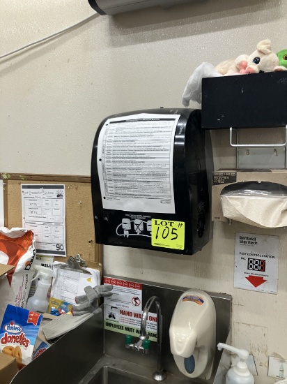 Paper towels dispenser
