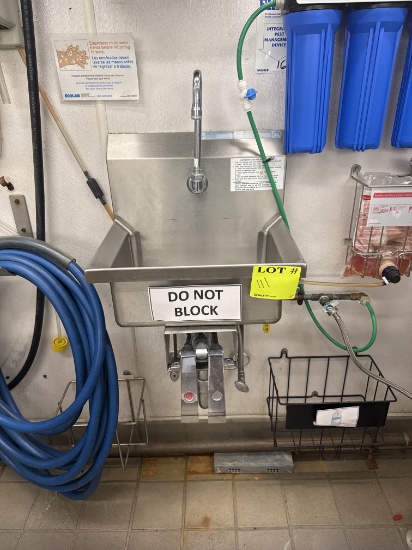 Knee operated Handwashing sink 16" x 13" w/ paper towel and soap dispenser