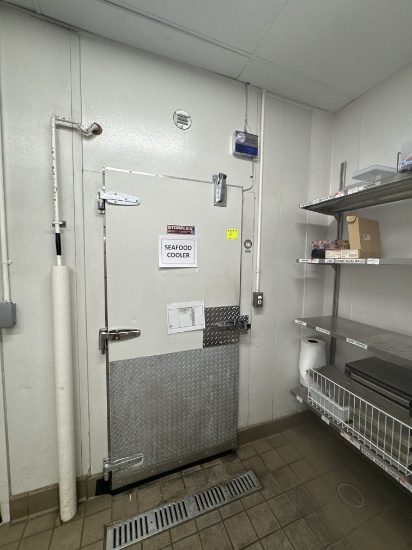Walk in cooler w/ wall mounted shelving - 5.5’ x 8.5’ x 9.5’