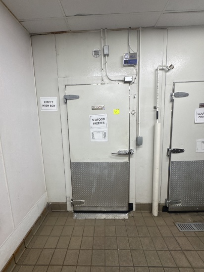 Walk in cooler w/ wall mounted shelving - 6.25’ x 9.75’ x 9.5’ H
