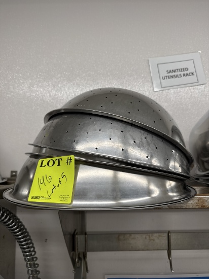 Stainless steel mixing bowls - lot of 5