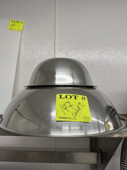 Stainless steel mixing bowls - lot of 2