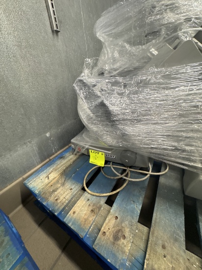 Deli slicer