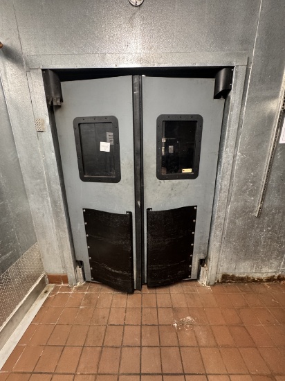 Walk in cooler w/ steel shelving - 17.25’ x 23.25’ x 9.5’ H