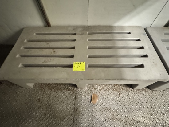 Molded dunnage rack 48" x 22" x 12"