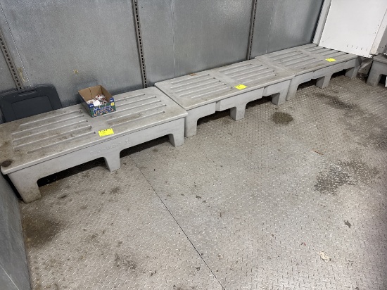 Molded dunnage rack 48" x 22" x 12"