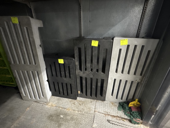 Molded dunnage rack 48" x 22" x 12"