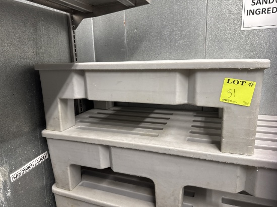 Molded dunnage rack 36" x 22" x 12"