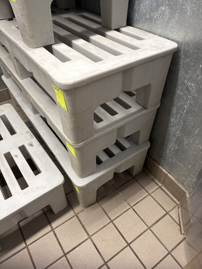 Molded dunnage rack 60" x 22" x 12"