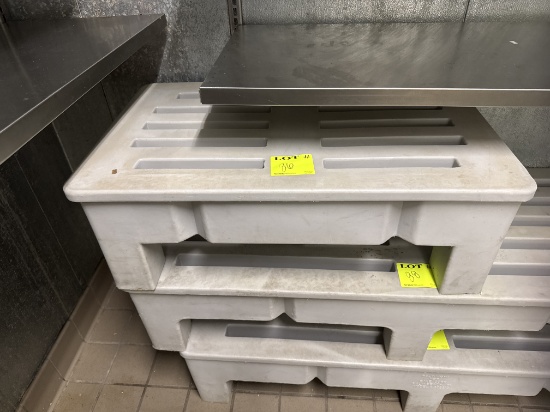 Molded dunnage rack 36" x 22" x 12"