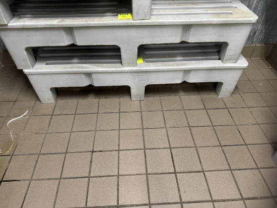 Molded dunnage rack 60" x 22" x 12"