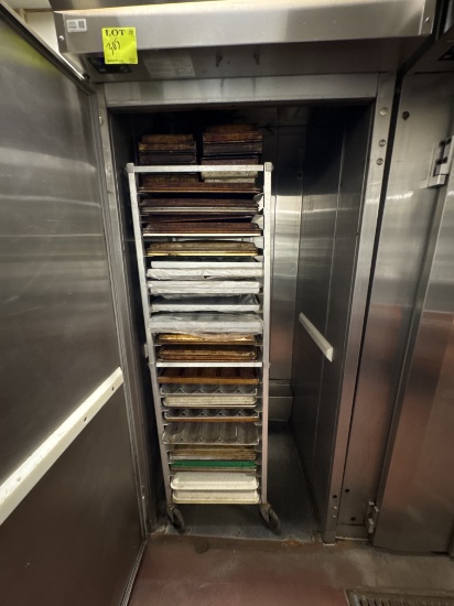 Bakery rack including sheet pans