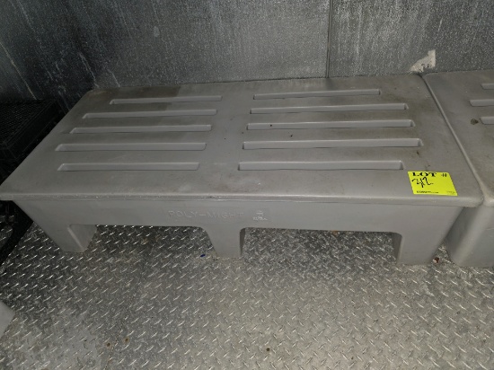 Molded dunnage rack 48" x 22" x 12"