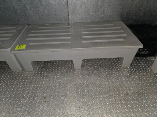 Molded dunnage rack 48" x 22" x 12"
