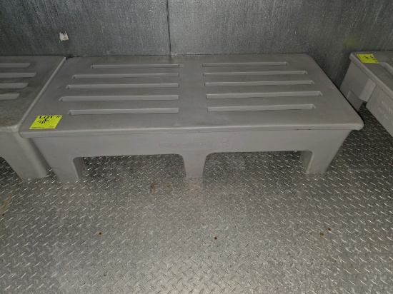 Molded dunnage rack 48" x 22" x 12"