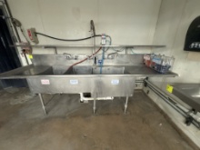 Stainless steel 3 compartment sink w/ shelf - 3’ x 118”
