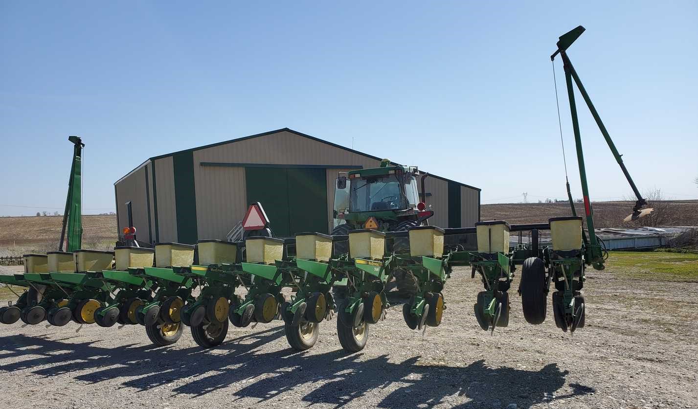 7+ Jd 12 Row Planter