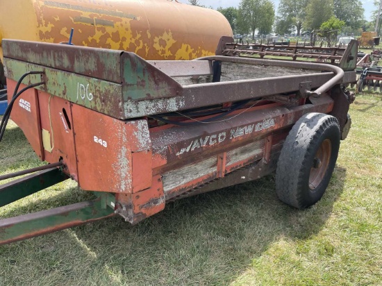 According New Idea 243 Manure spreader