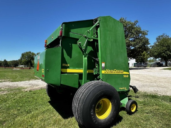 John Deere 568 large round baler