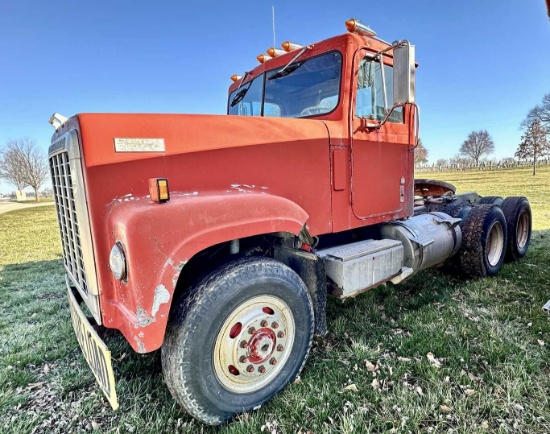 1976 International F4370 Semi