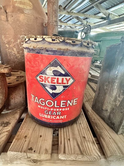 Skelly Oil Can