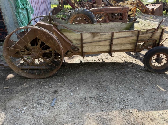 Pull type mnure spreader w/ steel wheels