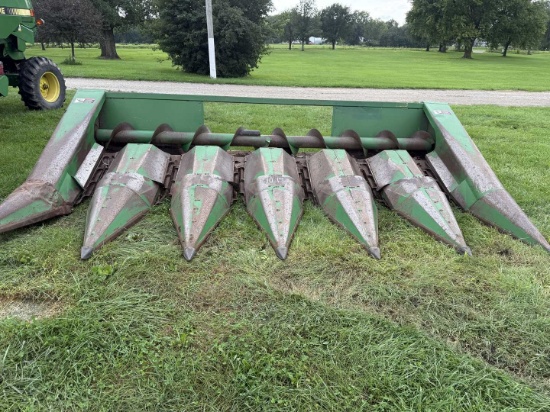 John Deere 643 corn head