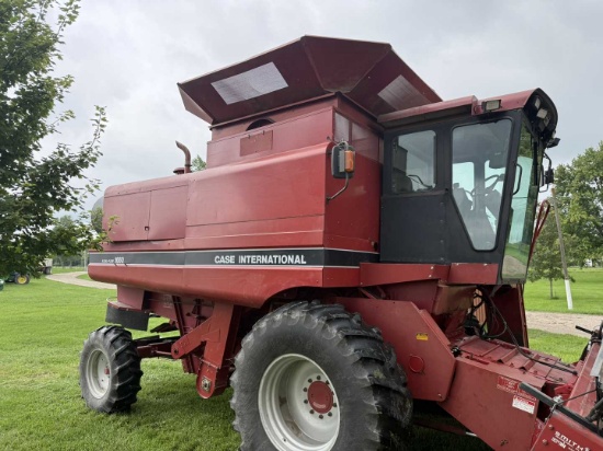 Case IH 1660 Combine