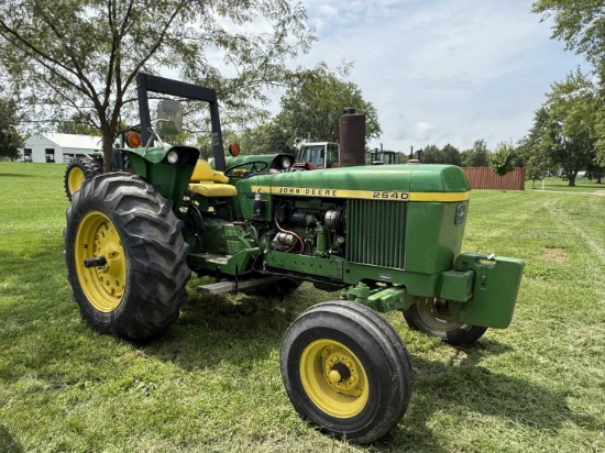 John Deere 2640
