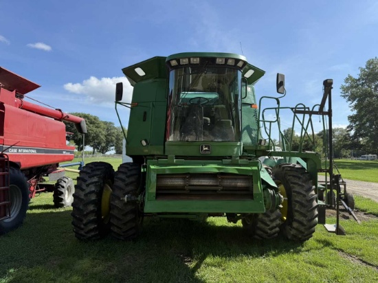 John Deere 9600 Combine
