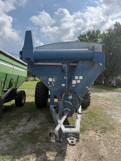 Kinze 840 grain cart