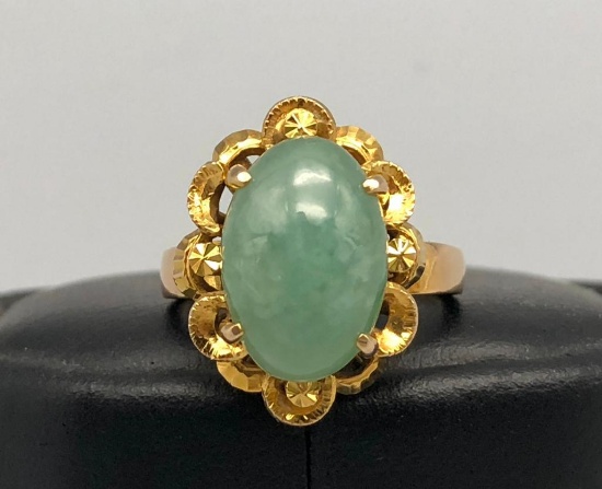 Lovely 18k Gold and Jade Ring