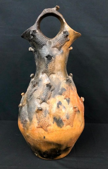 Large Betty Manygoats Horny Toad Vase