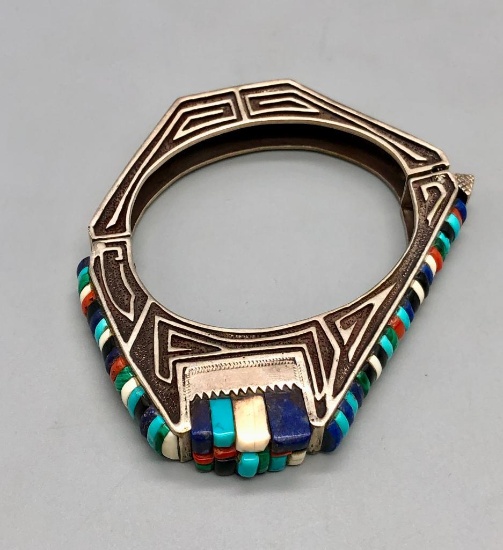 Unique Style Cobblestone Inlay Hinged Bracelet