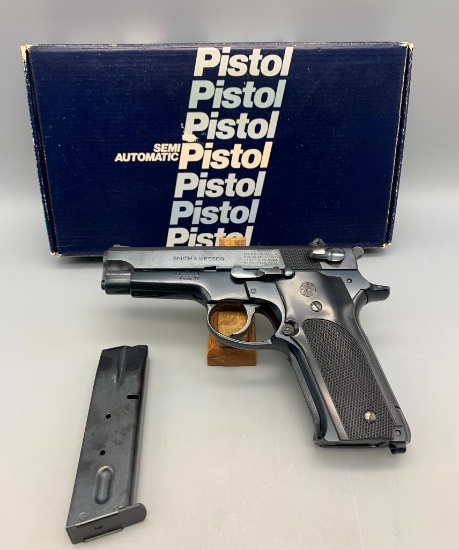 Smith and Wesson Model 59 Semi Automatic Pistol...