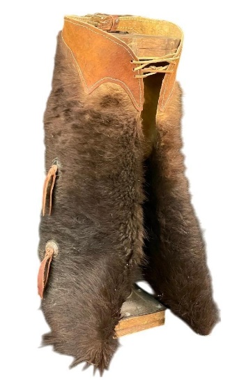Kids Wooly Chaps With Stand (Bear Hide)