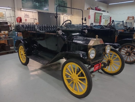 1915 Model T touring