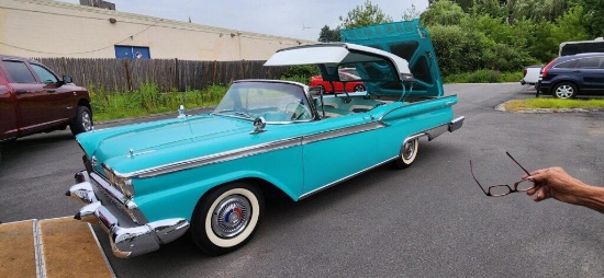 1959 Ford Fairlane 500 Skyliner