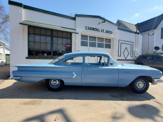1960 Chevrolet Biscayne 2-dr Sedan