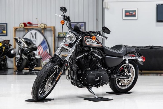 2006 Harley-Davidson Sportster 883R w / 3,850 miles