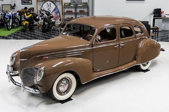 1939 Lincoln Zephyr Town Limousine